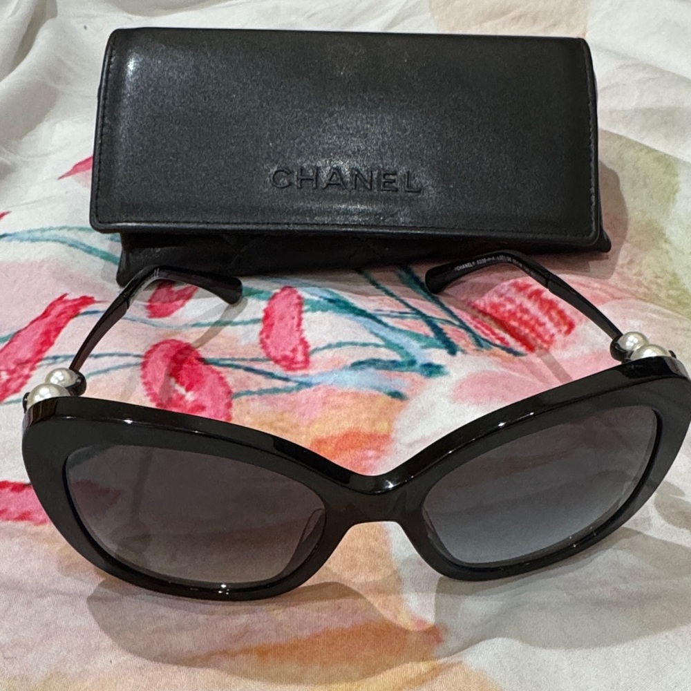 CHANEL Elegant Black Sunglasses with Case